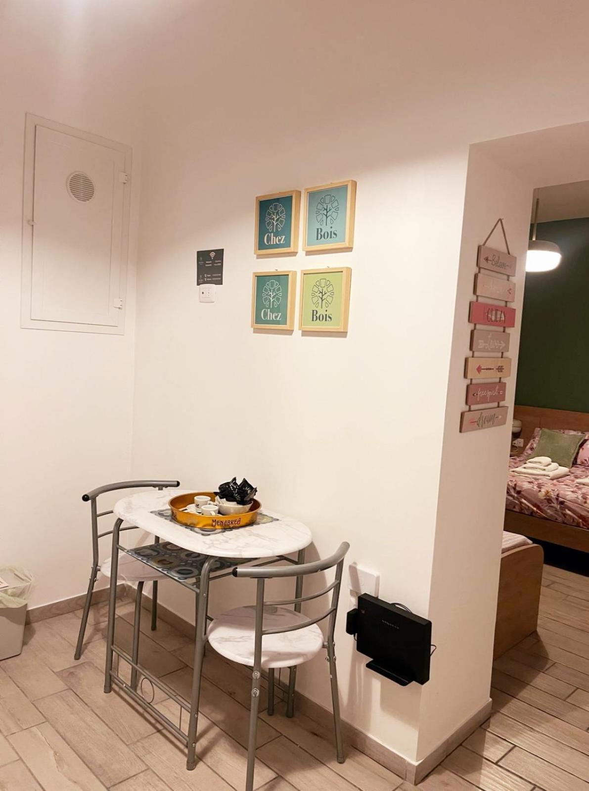 Chez Bois - Suite Apartment Capodimonte Napels Buitenkant foto